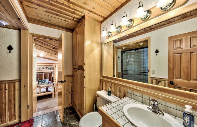 Central Clean Home with Hot Tub Near Ski - Photo 28