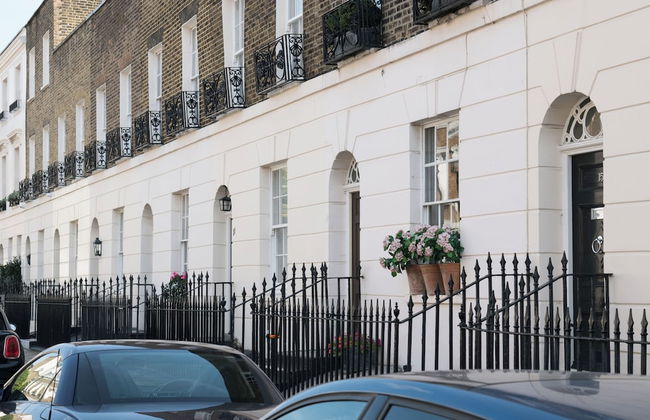 At Home in Chelsea - Photo 1