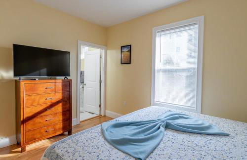 233-1 4BR Boston - Cozy Apt near MBTA Station - Photo 13