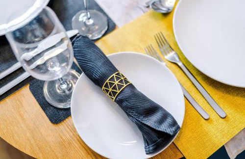 Beach Retreat with Hot Tub Sleeps 8 - Foto 35