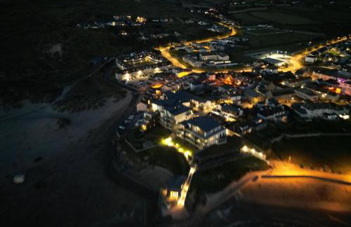 Valley View with a luxurious hot tub - Foto 7