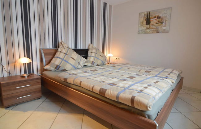 Modern Holiday Apartment With Large Garden Near the River Moselle - Photo 3