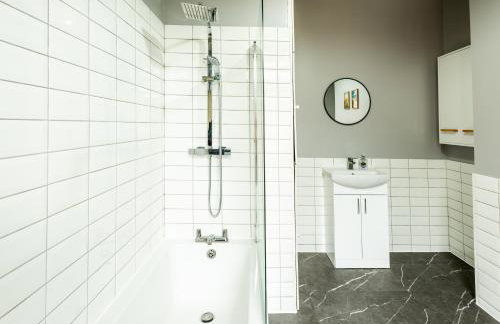 Newly Furnished Cosy 3 bed 20mins from City Center - Foto 4