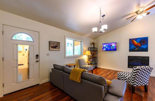 Blue House - private 2 bed, 2 bath home with garage - Photo 4