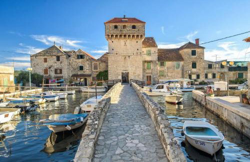 Seaview Villa Stanka with Pool and attached Jacuzzi - Photo 42