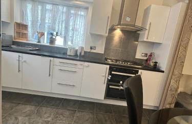 3 Bedroom Lovely Calm Independent Home - Foto 14