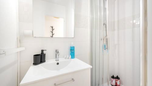 BnGo l La Parenthèse Gare PartDieu l 2 personnes - Foto 5, Shower