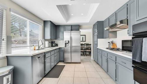 4BR Family Home, Private Pool & BBQ, Near Strip - Foto 3, stove, pet friendly