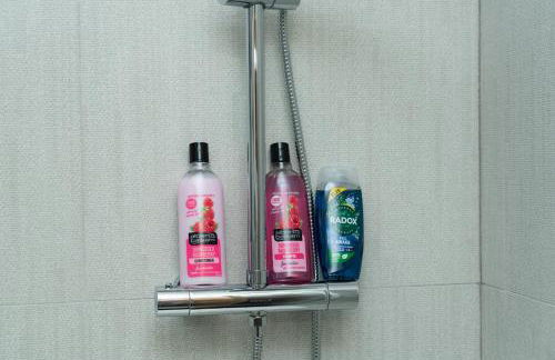 4 Bed Failsworth Home - 3 Bathrooms - Free Parking - Ideal For Contractors & Families - FREE 1 HR EARLY CHECK-IN OR 1 HR LATE CHECK-OUT FOR 2 NIGHT STAY BOOKINGS UNTIL THE END OF MAY - Foto 36