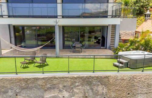 House - sleeps 3 free parking garden & jacuzzi - Foto 6