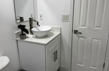 The Palm Stay Near SWF Airport laundry - Foto 35