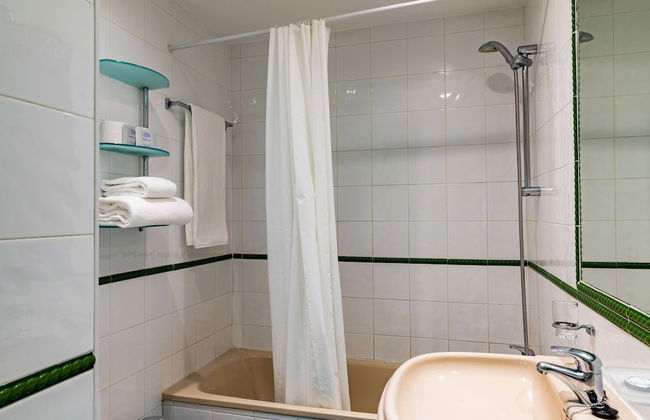 Ramada Hotel & Suites by Wyndham Costa del Sol - Photo 32