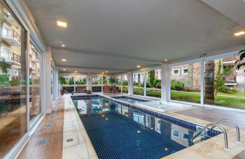 Apto Impecável com piscina aquecida e jacuzzi - Foto 45