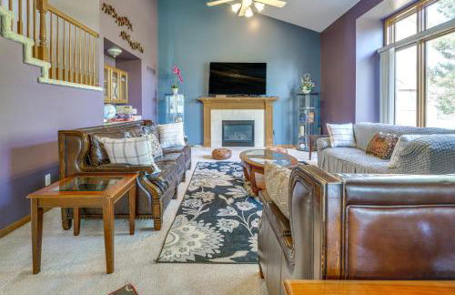 Private Yard with Patio, Fire Pit Family Getaway - Foto 5