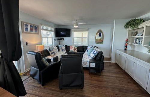 Heaven Can't Wait - Photo 26