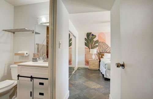 Pool & Hot Tub! Centrally Located, Less Than 3 Miles to The Strip! - Foto 14