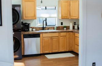 Entire house New Reno w AC Pet friendly gated back - Foto 38