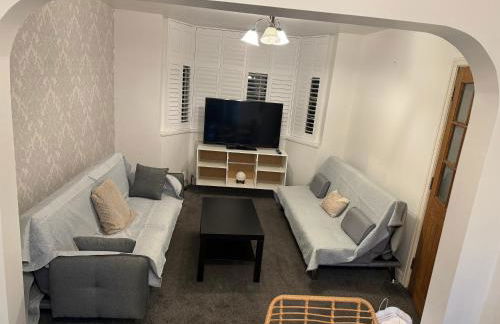 Cosy 5 Bedroom Central Birmingham - Photo 9