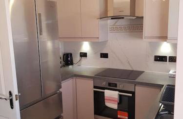 Luxurious 2 Bedroom House With Garden And Free Parking - Foto 20