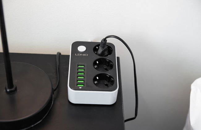 Xuru Stays I Waterfront Designer 2BR - 5 min to Airport - Foto 2