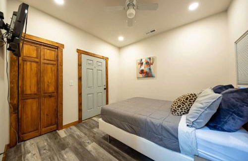 Rustic 5BR Escape with Private Hot Tub 25min to Park City - Foto 18