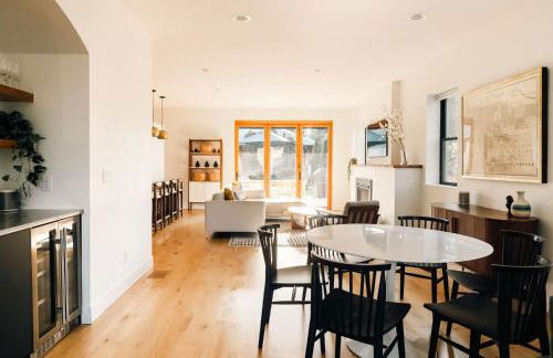 Colorful Sunnyside Escape - Walk to Dining & Parks - Foto 10