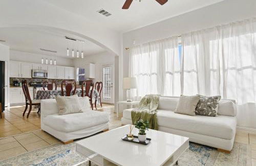 Spacious 8-Bed Home Near Tesla & Samsung Plants - Foto 1