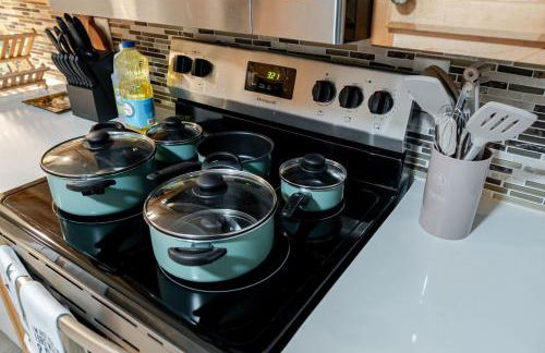 Entire Private Home with 4 Bedrooms 3 Bathrooms, King Bed, Big Yard, Prime Area, Ranch Style, Available Now - Photo 47