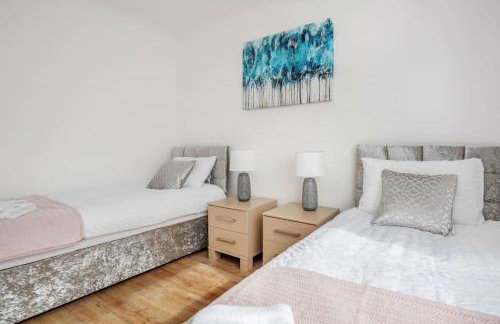 Lovely 4 Bedrooms House Near Romford Station With Parking - Foto 6