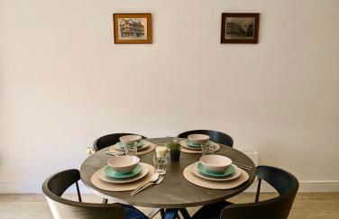 Spacious and Modern Entire Home with Garden - Foto 8