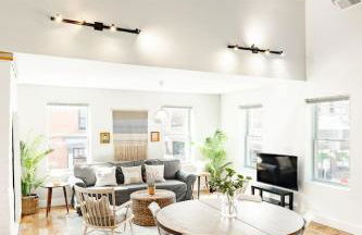 Soaring 2BR Parkside Loft Walkable to it All - Foto 13