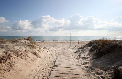 Cómodo chalet en la playa con gran patio exterior cerca del MET Y Campo de Golf - Photo 33