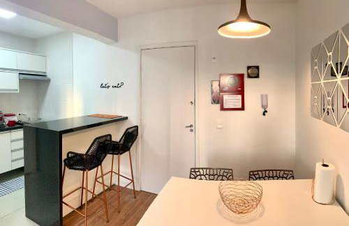 707- Apartamento Encantador, amplo e decorado, quarto, sala, cozinha, mobiliario moderno, cozinha completa com utensílios , Excelente vista da cidade e localização privelegiada no bairro Bigorrilho - Photo 10
