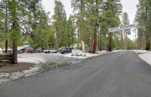 Walk to Trails and Butte Creek Cozy Retreat with Deck - Foto 24