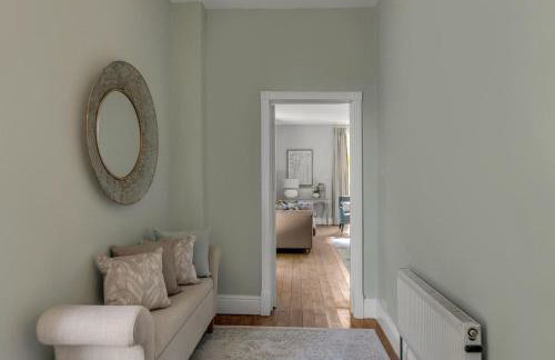 Stylish 4-Bed Apartment in Suffolk l Near Town - Foto 27
