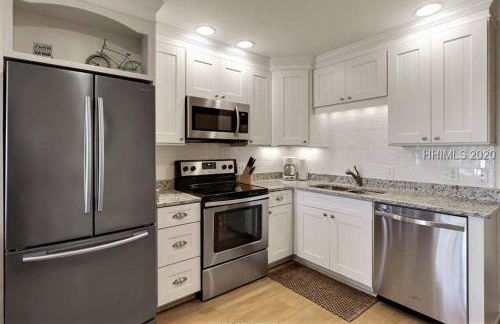 Direct Oceanfront Private Villa Overlooking Pool/Beach - South Forest Beach - Right next to Coligny Plaza - Foto 38