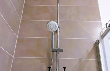 102 - Appart rénové avec grand salon et 1 chambre - Tram et Clinique Mutualiste à 1 min - Foto 18