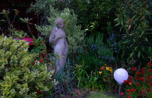 Stunning Seafront House with garden and private parking - Foto 14