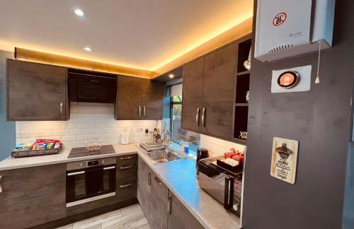 MODERN SUITES -5 Bedroom House- With FREE PARKING Birmingham city - Foto 28