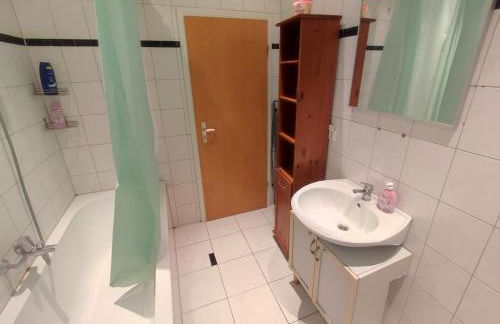 3 Floor XXL House, 7 Rooms, 2 Kitchen, 15 Minutes to Frankfurt, Washing Machine - Foto 16