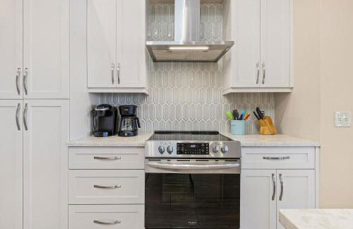 Modern, Luxurious, Waterfront home with Heated Pool - Villa Dock Holiday - Roelens Vacations - Foto 23