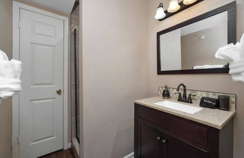 Retreat @ the Hills w/ Pets and Game Room - Foto 8