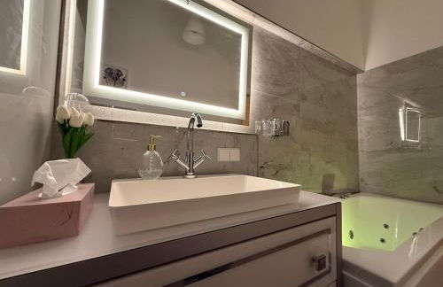 Bluestone Appartments - Whirlpool, Queensize Boxspring Bett, parking - Foto 7