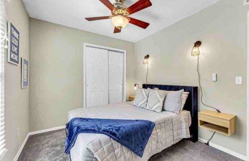 Greensboro Get-together, K Bed, Secret Playroom, central location - Foto 29