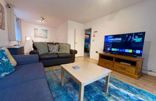 Large 5 bed detached house near Stansted Airport with Parking for 2 vehicles! Stansted Stays - Foto 3