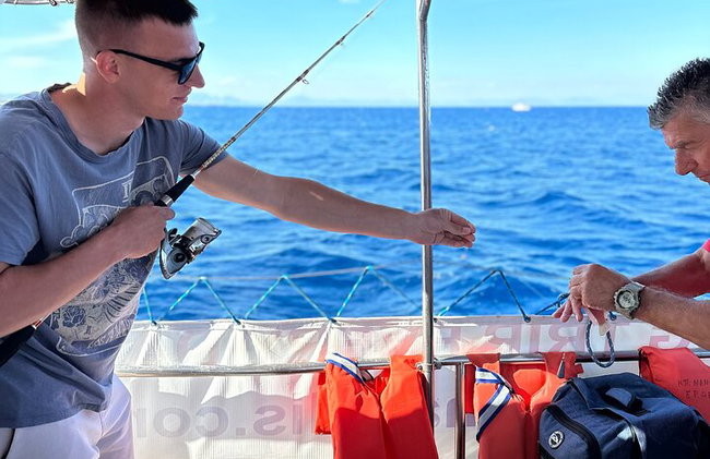 Capitán Manolis Pesca con barbacoa en el barco - Foto 26