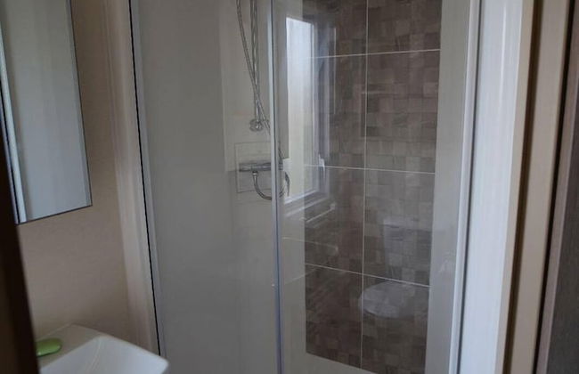 Stunning River View 2 Bedroom Caravan With Decking - Foto 11