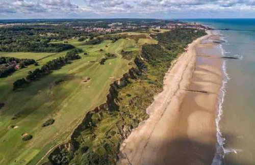 Cromer Luxury Palm Springs Bungalow with Pool Room - Photo 2