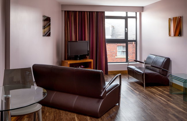 Roomzzz Leeds City - Foto 6