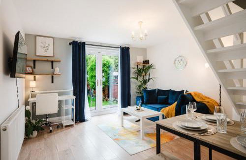 Modern 2 Bedroom House with Parking - Photo 10